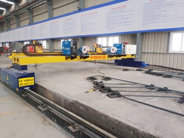 龍門(mén)式蓋梁骨架焊接機(jī)器人